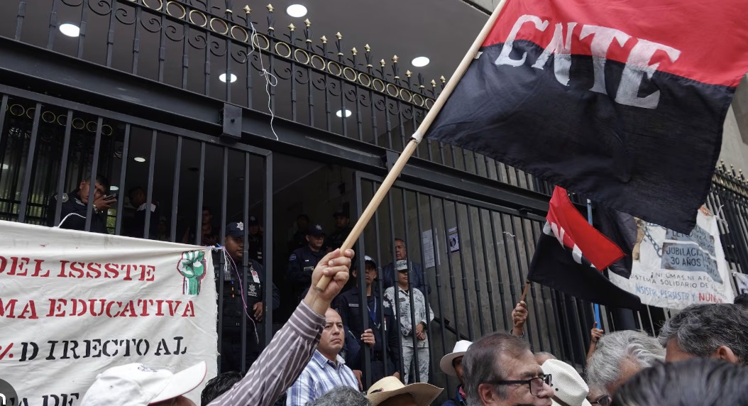 SEGOB Y SEP CONDENAN VANDALISMO DE LA CNTE; LE PIDEN ANTEPONER EL DIÁLOGO PACÍFICO